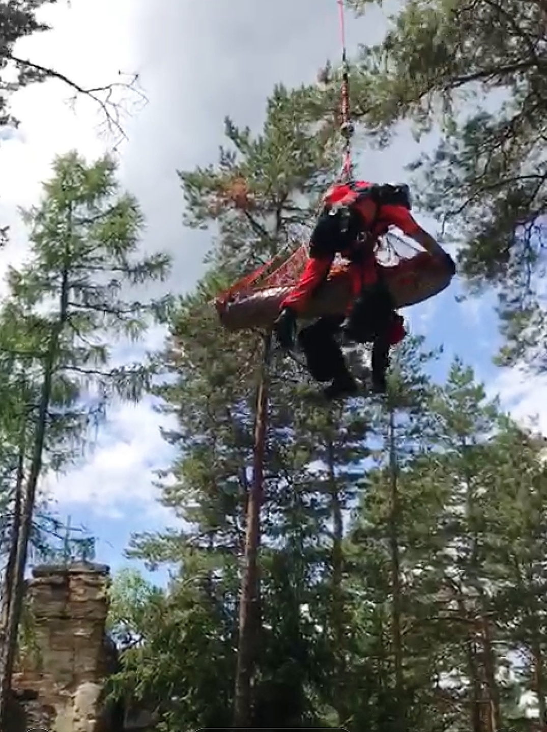 Letecká záchranná služba JčK má na kontě další technický zásah za využití slanění a podvěsu